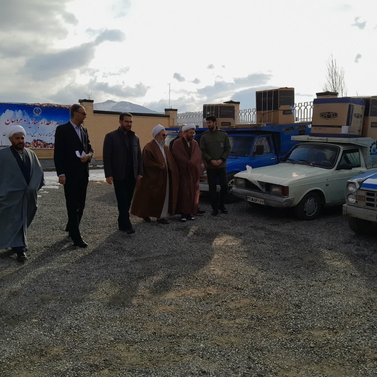 اهداء جهازیه به نوعروسان تحت حمایت کمیته امداد امام (ره) چالدران اهداء جهازیه به نوعروسان تحت حمایت کمیته امداد امام (ره) چالدران