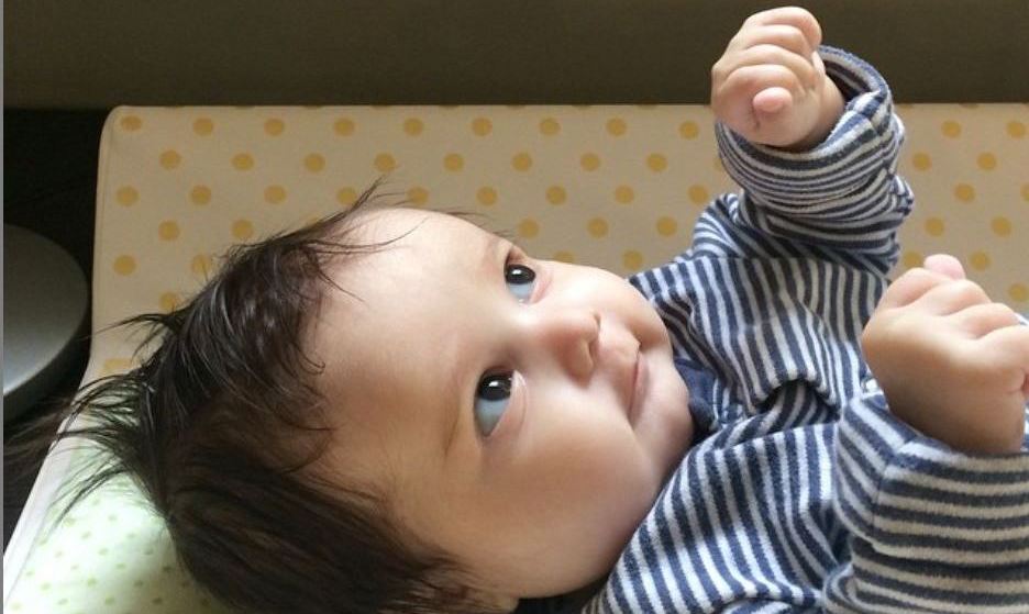 مراحل رشد کلامی و جسمی نوزاد از بدو تولد تا یکسالگی