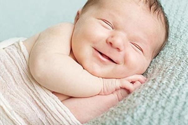 مراحل رشد کلامی و جسمی نوزاد از بدو تولد تا یکسالگی