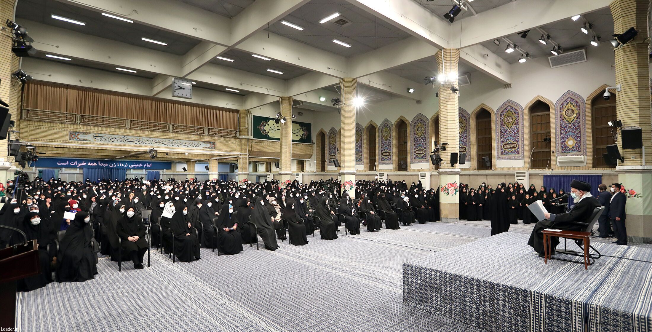 کلامی با مخالفان حجاب