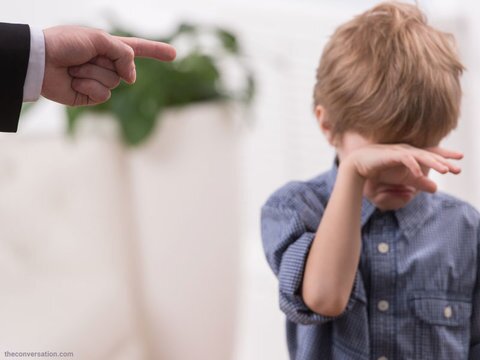 ۱۰ رفتار غلط که آینده فرزندتان را نابود می‌کند