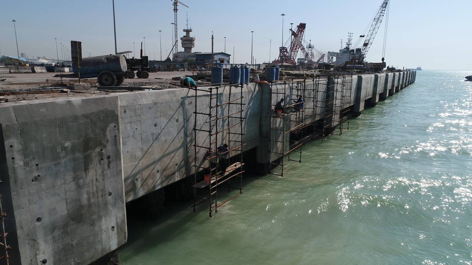 افزایش ظرفیت ارائه خدمات تخلیه و بارگیری به کشتی‌ها در بندر امام خمینی