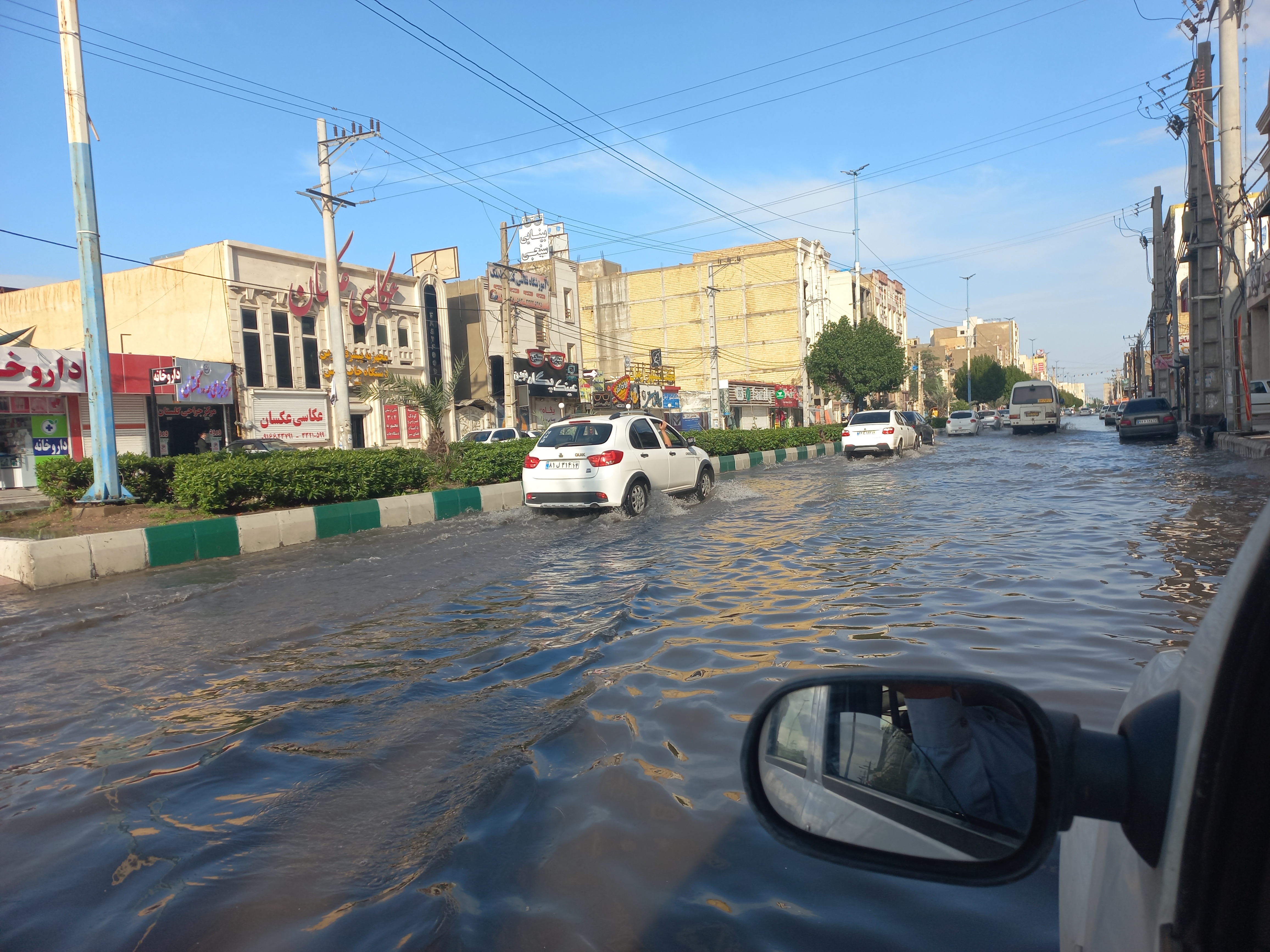 تصاویری از آبگرفتگی خیابان های اهواز  منطقه گلستان