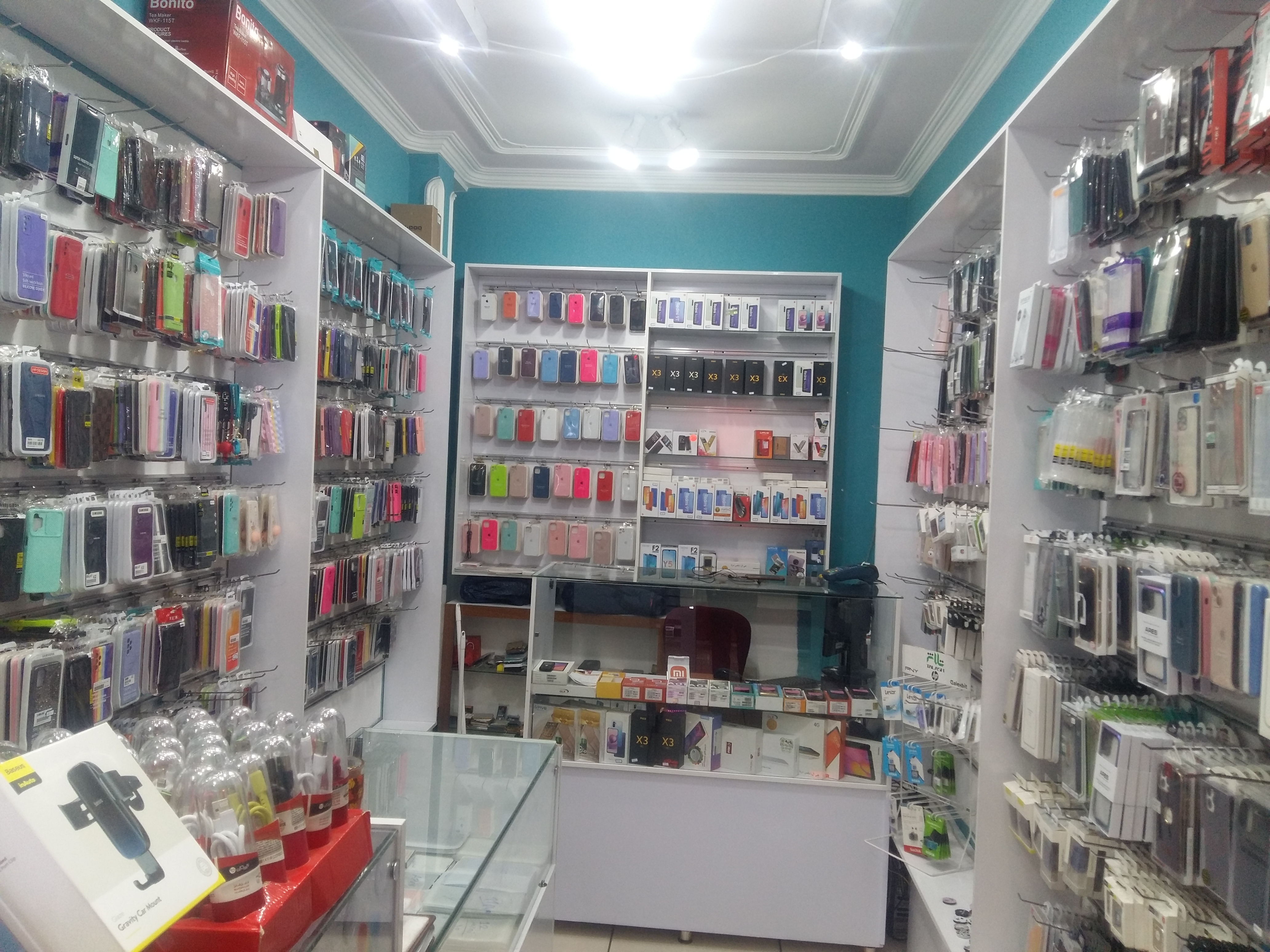 ضبط لوازم جانبی قاچاق گوشی همراه در خوی ضبط لوازم جانبی قاچاق گوشی همراه در خوی