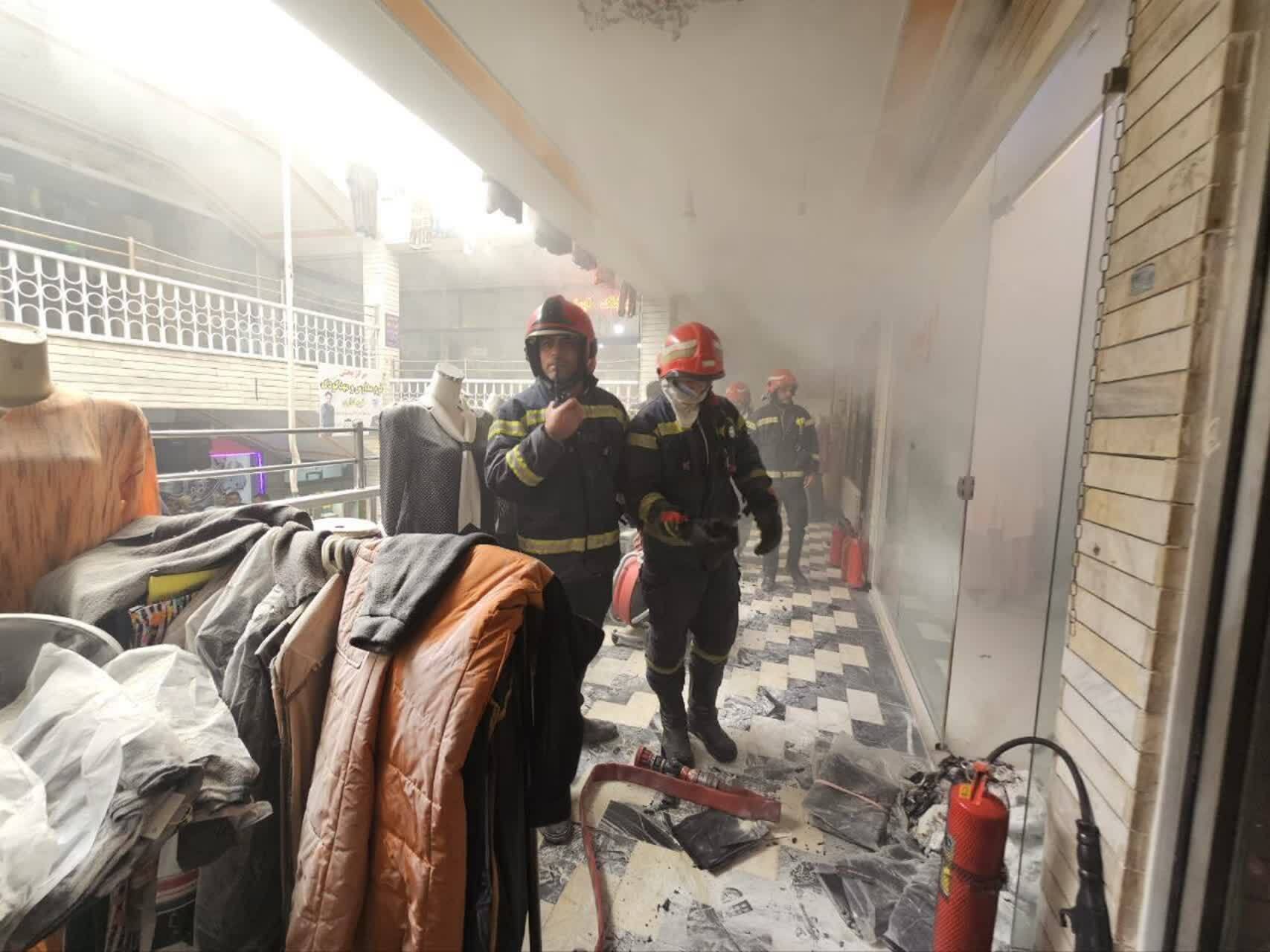 آتشسوزی در فروشگاه پوشاک مهار شد آتشسوزی در فروشگاه پوشاک مهار شد
