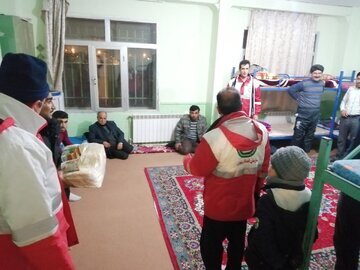 اسکان اضطراری ۲۶ مسافر توسط هلال احمر همدان