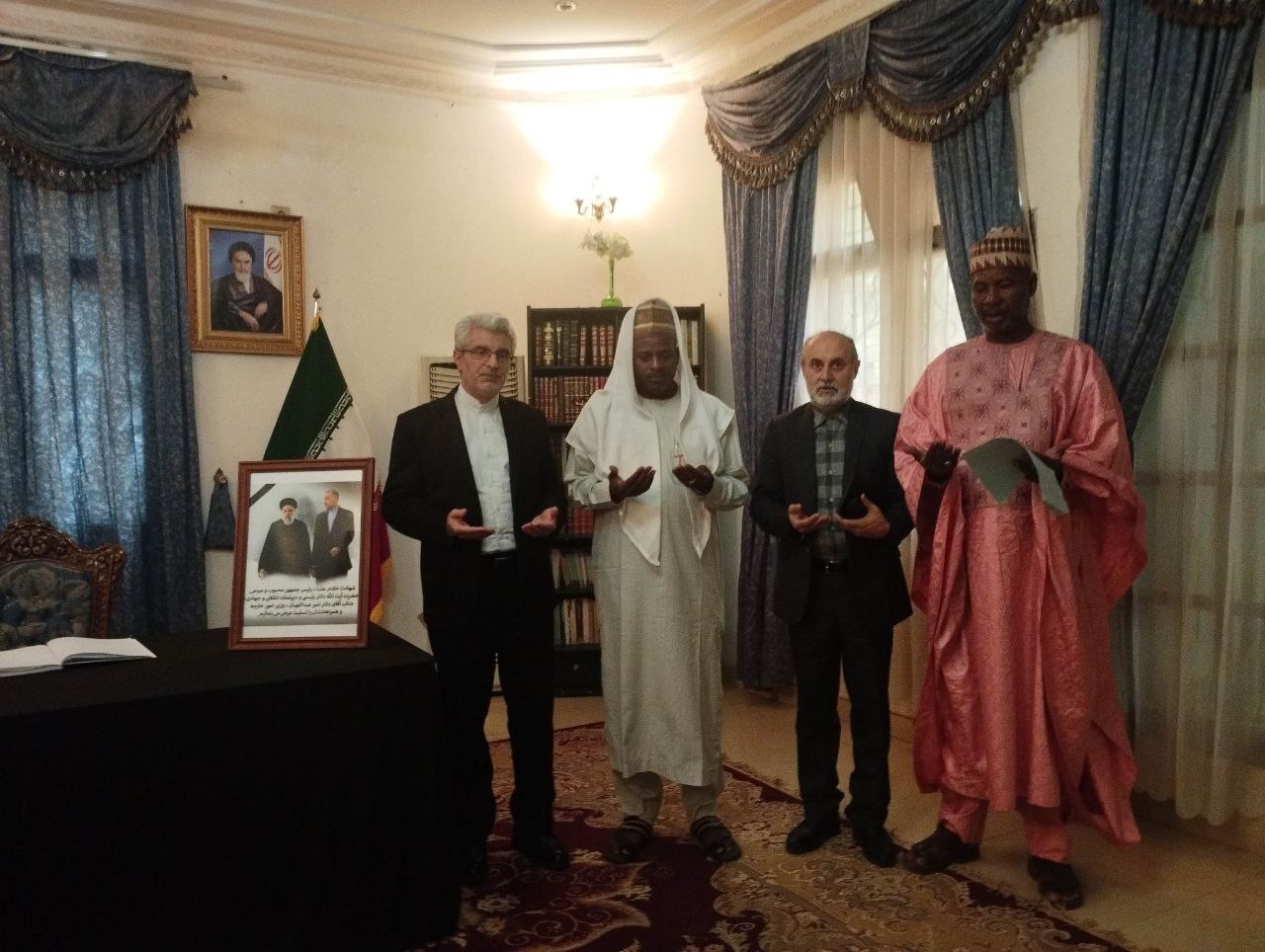 تسلیت دبیر کنفدراسیون انجمنهای اسلامی نیجر درپی شهادت رئیس جمهور ایران و همراهانش تسلیت دبیر کنفدراسیون انجمنهای اسلامی نیجر درپی شهادت رئیس جمهور ایران و همراهانش