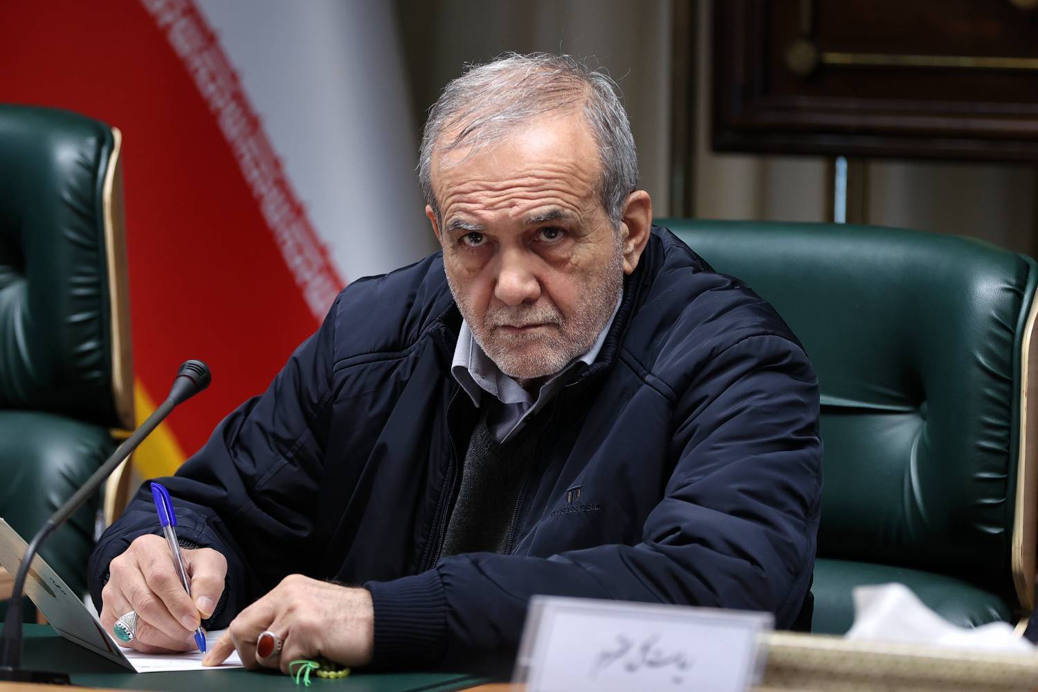 دستور پزشکیان برای حذف بروکراسی واردات کالا‌های اساسی