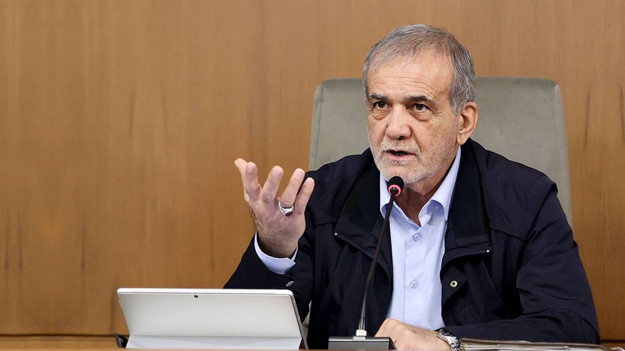 تاکید پزشکیان بر تسریع در اصلاح ساختاری اداره بنادر و گمرکات