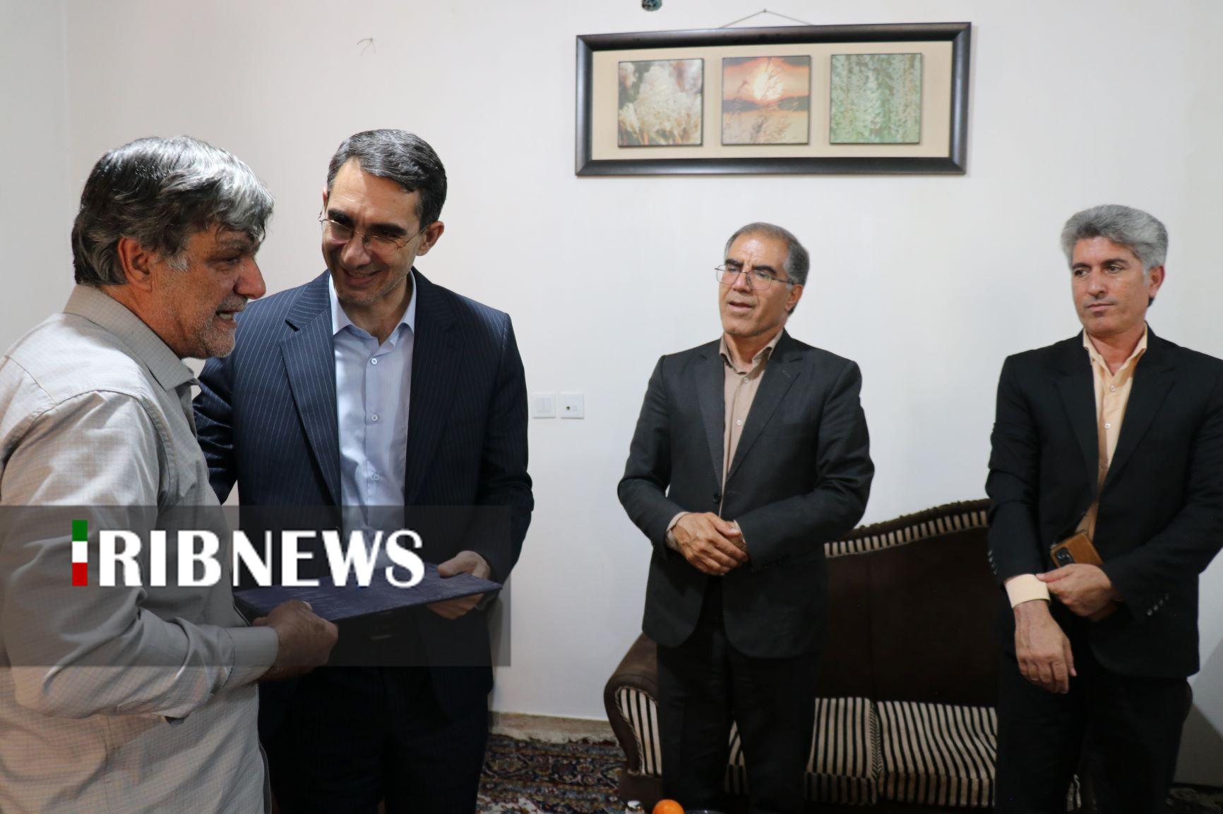 یاد معلمی که در بمباران دشمن، درس عشق و ایثار را جاودان کرد