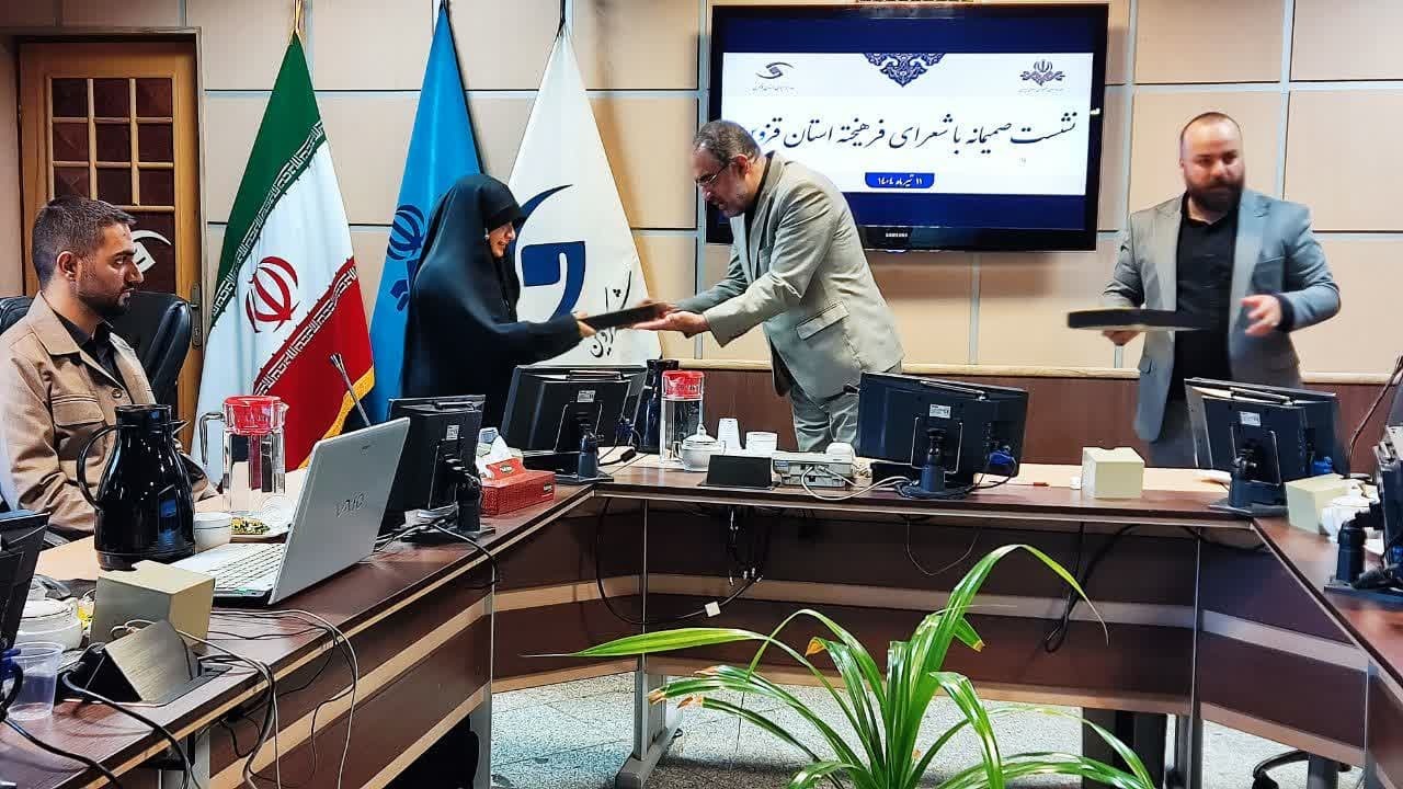 نشست ادبی شاعران فرهیخته در صدا و سیما‌ی مرکز قزوین