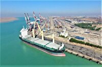 پهلوگیری همزمان ۱۰ کشتی حامل ذرت دامی در بندر امیرآباد