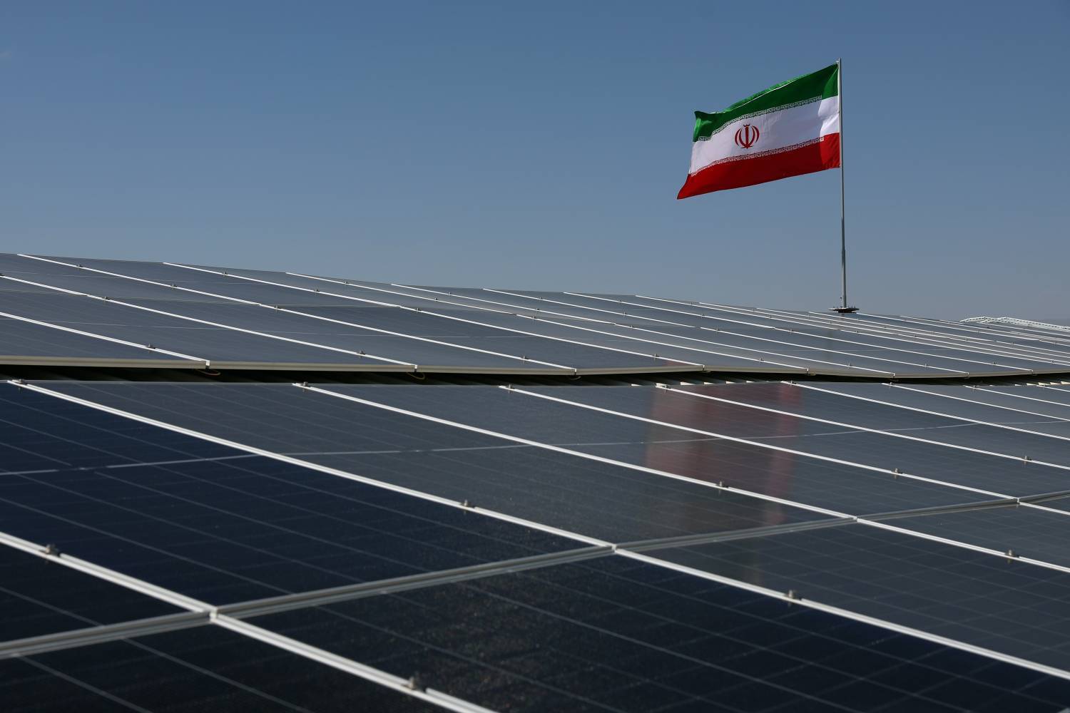 افتتاح نیروگاه خورشیدی ۲۵۰ کیلوواتی در شهرک صنعتی بردسیر