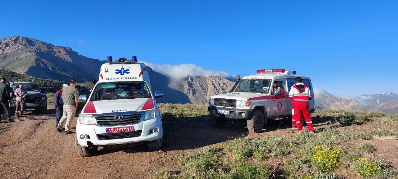 عملیات ۲۲ ساعته نجات در ارتفاعات الموت شرقی؛ چوپان مصدوم با بالگرد به بیمارستان منتقل شد