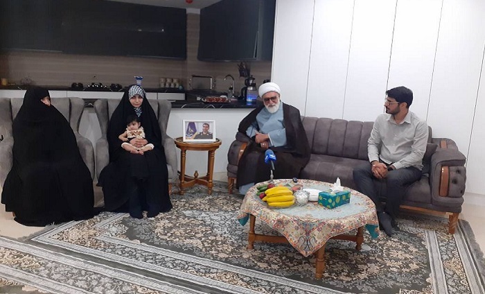 دیدار تولیت آستان رضوی با خانواده شهیدان حاجی زاده و باقری دیدار تولیت آستان رضوی با خانواده شهیدان حاجی زاده و باقری