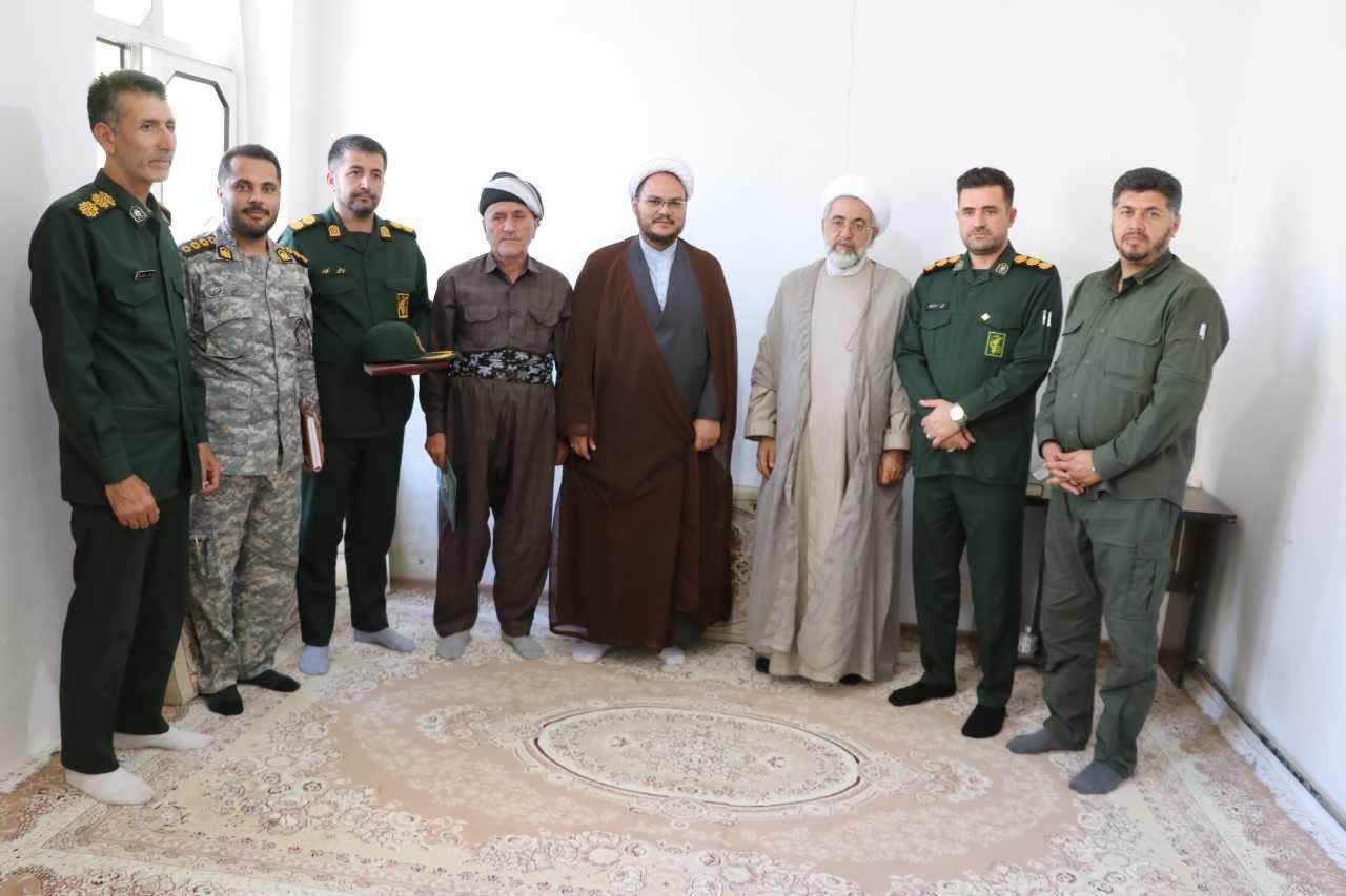 تجلیل از خانواده شهدای روحانی در شهرستان پیرانشهر