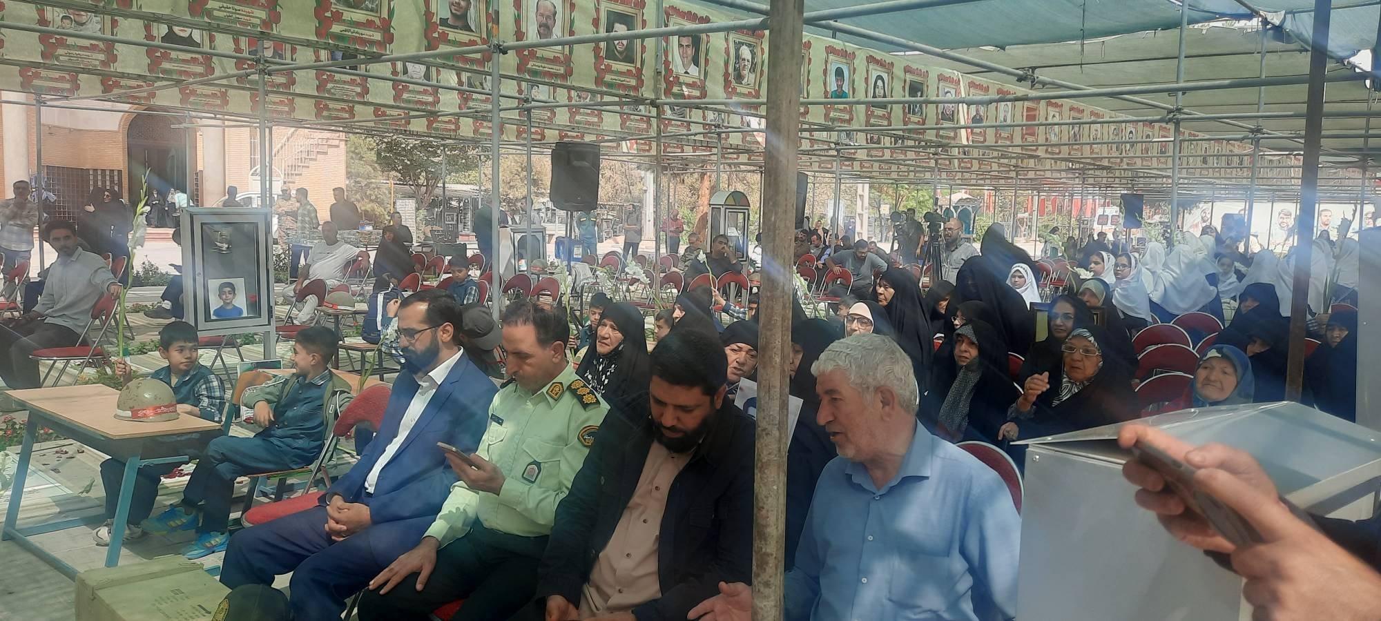 زنگ دانشآموز شهید در بهشت زهرا به صدا درآمد زنگ دانشآموز شهید در بهشت زهرا به صدا درآمد