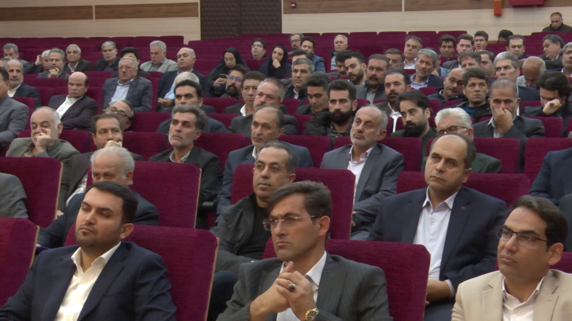 یک واحد تولیدی امکان اخذ چند پروانه بهرهبرداری را دارد یک واحد تولیدی امکان اخذ چند پروانه بهرهبرداری را دارد