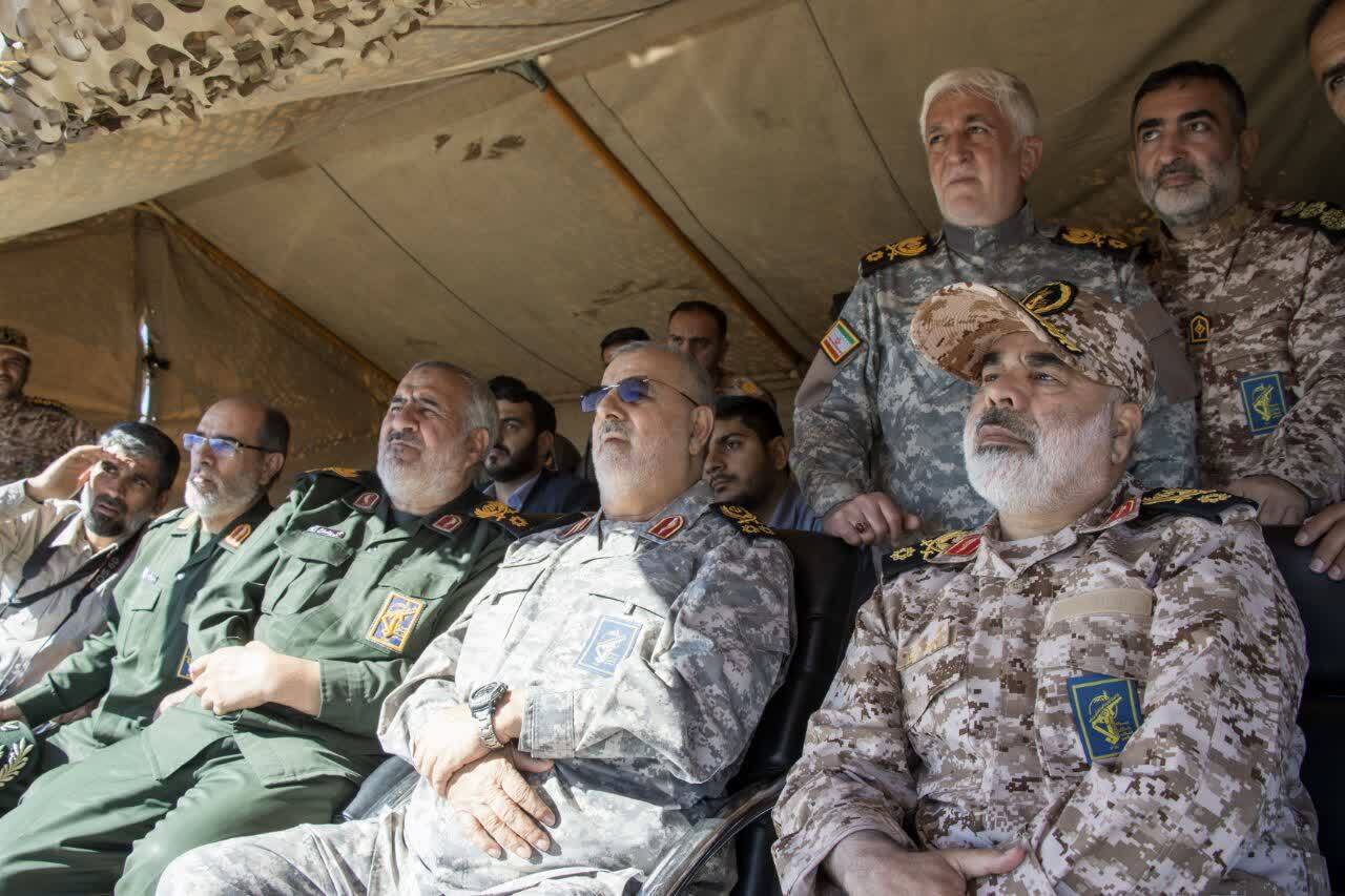 مانور پهپادی یگان سجیل با حضور فرمانده کل سپاه مانور پهپادی یگان سجیل با حضور فرمانده کل سپاه