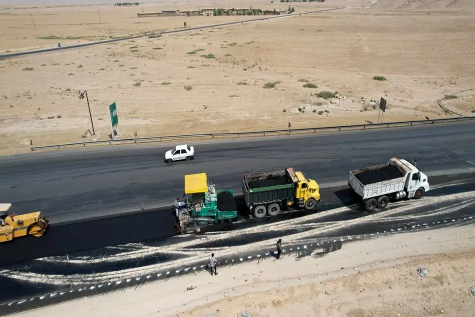 شانه‌سازی و اصلاح شیب بزرگراه حاجی‌آباد - سیرجان