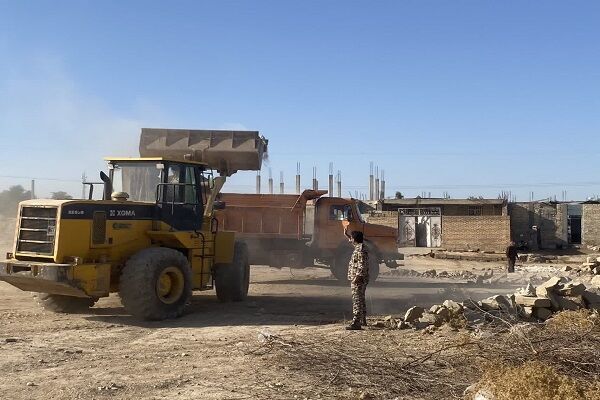 رفع تصرف فوری بیش از ۱۰ هزار متر مربع از اراضی ملی در آبادان رفع تصرف فوری بیش از ۱۰ هزار متر مربع از اراضی ملی در آبادان