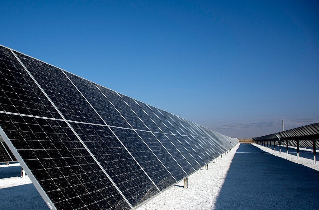 آغاز احداث نیروگاه خورشیدی در ناحیه صنعتی سریشم استان یزد آغاز احداث نیروگاه خورشیدی در ناحیه صنعتی سریشم استان یزد