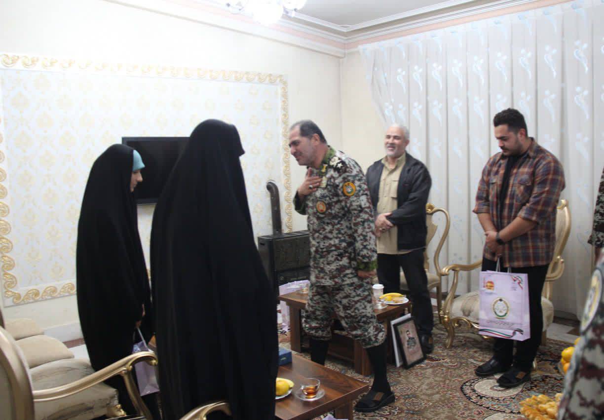 خانواده شهدا ، قلب تپنده نظام و امید ملت ایران خانواده شهدا ، قلب تپنده نظام و امید ملت ایران