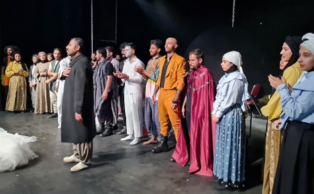 حضور ۱۳ گروه نمایشی در جشنواره تئاتر سقز