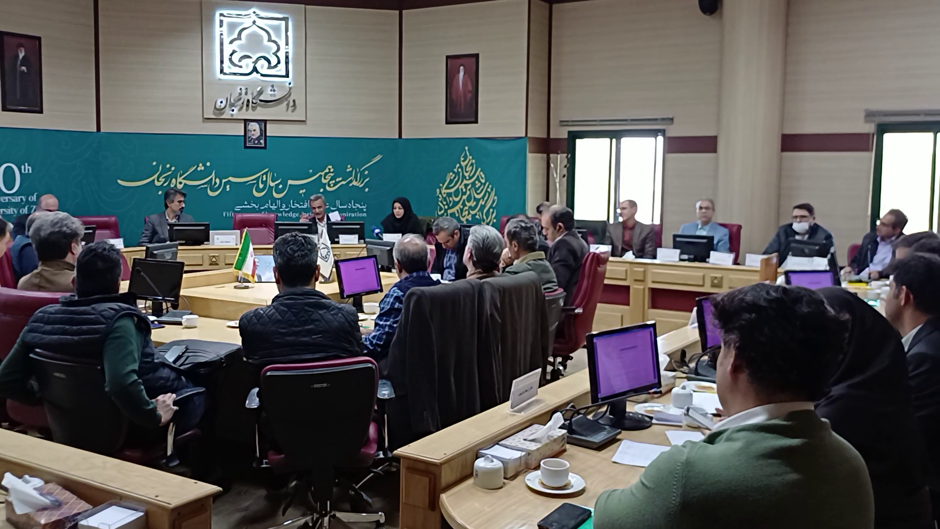 دانشگاه زنجان بر اتصال صنعت و دانشگاه متمرکز میشود دانشگاه زنجان بر اتصال صنعت و دانشگاه متمرکز میشود