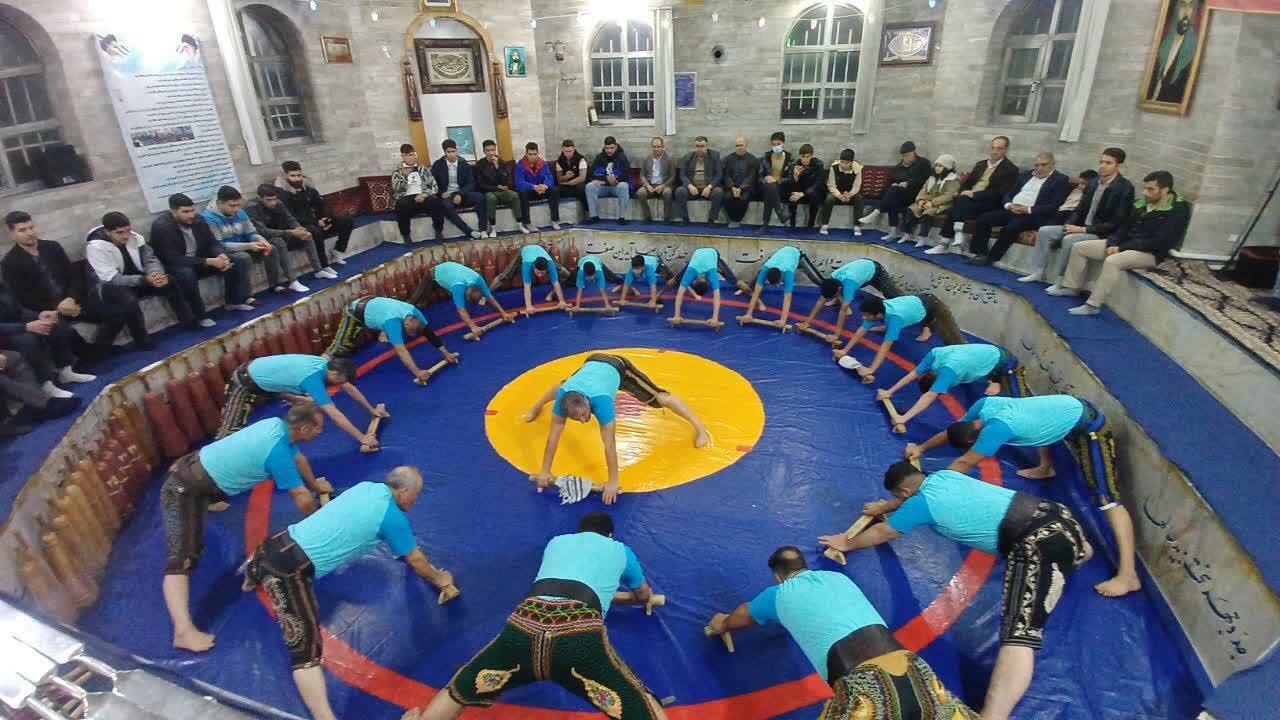 طنین ضرب زورخانه پوریای ولی میاندوآب در هفته بسیج