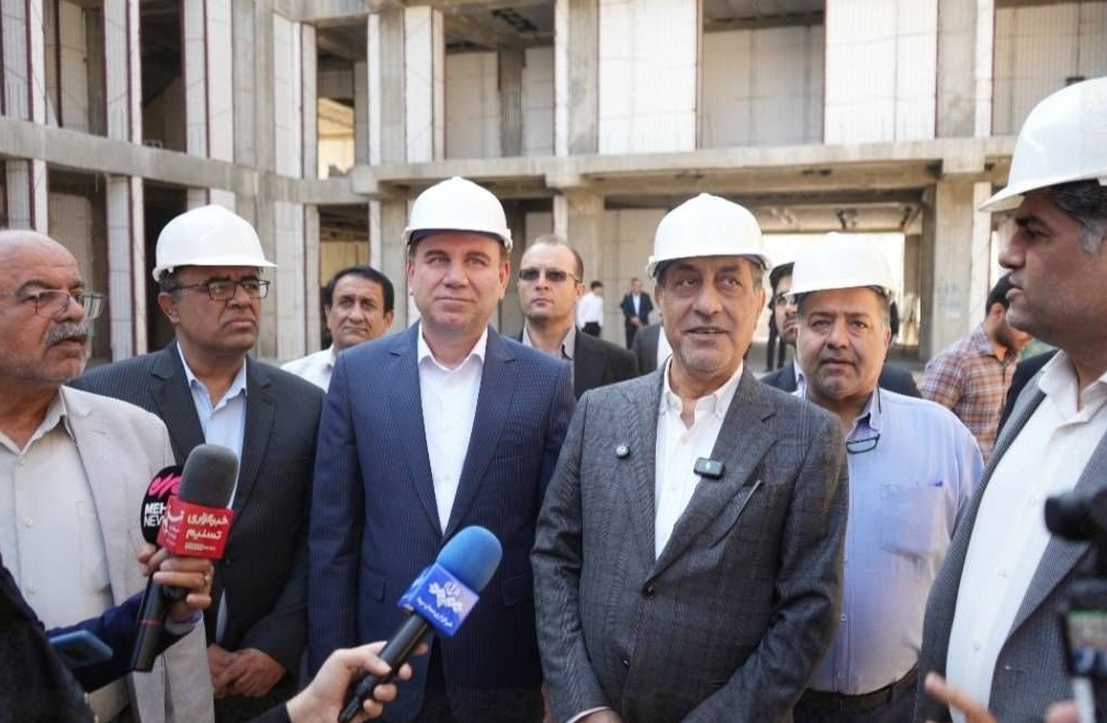 بازدید معاون رئیس‌جمهور از روند ساخت مدرسه ۱۸ کلاسه بوشهر