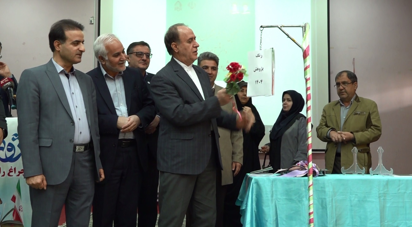 طنین زنگ پژوهش در مدرسه ریحانة النبی همدان