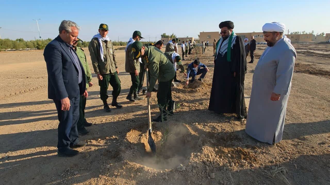 کاشت نهال به یاد شهدای اقتدار در میبد