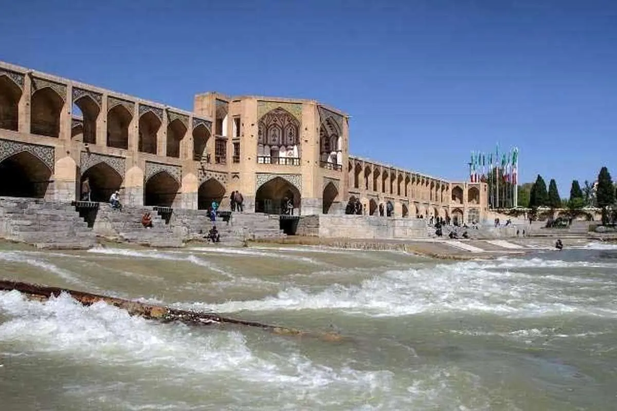 سقوط کودک ۸ ساله به زاینده‌رود