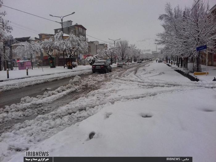  یک روز برفی در محله 45 متری و پارک جنگلی  شهرستان دورود 