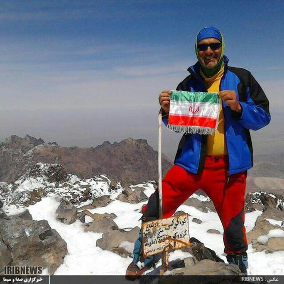 تلاش نیروهای امدادی برای نجات کوهنوردان گمشده در اشترانکوه 