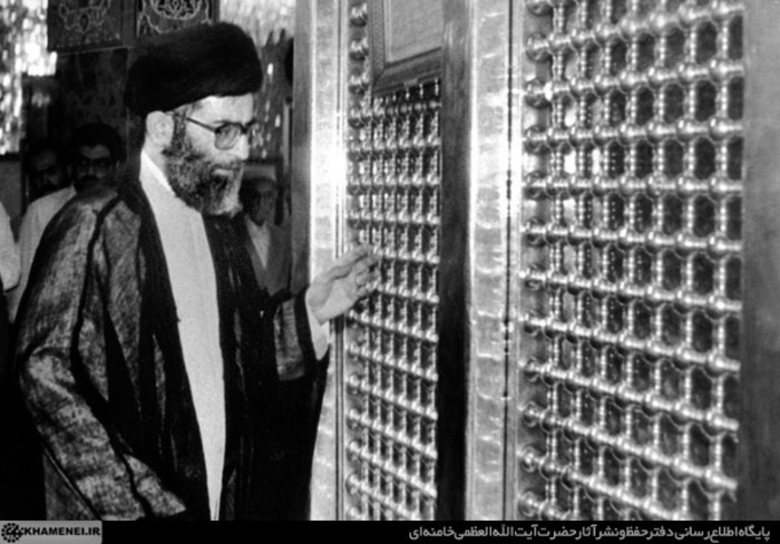تشرف حضرت آیت‌الله خامنه‌ای به حرم حضرت زینب کبری (سلام‌الله‌علیها)